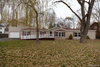 9198 Ashdown Avenue, White Lake, MI 48386