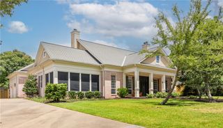 9307 Lake Forest Court S, College Station, TX 77845