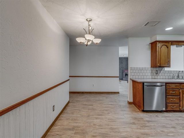 4225 Kim Drive, Del City, OK 73115