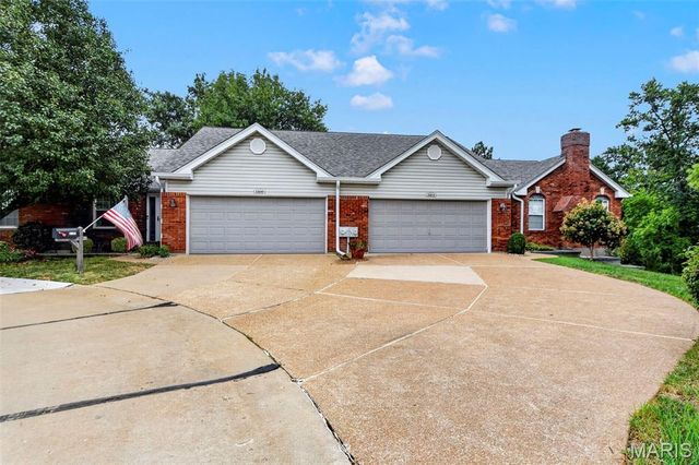 5100 Kennerly Place Drive, St Louis, MO 63128