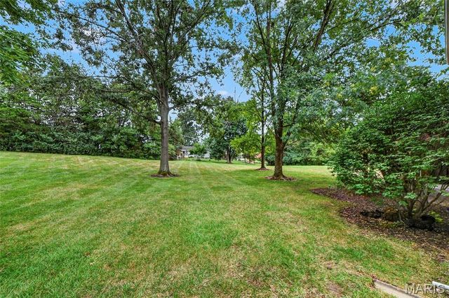 5100 Kennerly Place Drive, St Louis, MO 63128