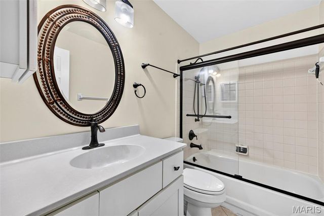 5100 Kennerly Place Drive, St Louis, MO 63128