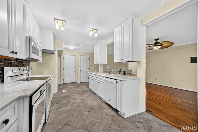 5100 Kennerly Place Drive, St Louis, MO 63128