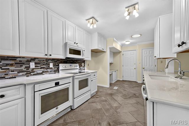 5100 Kennerly Place Drive, St Louis, MO 63128