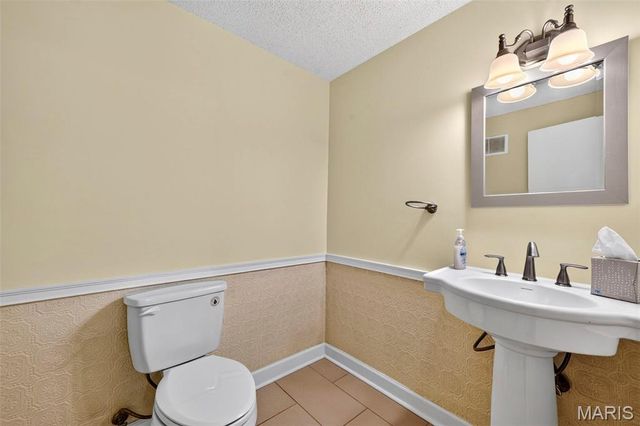 5100 Kennerly Place Drive, St Louis, MO 63128