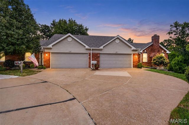 5100 Kennerly Place Drive, St Louis, MO 63128