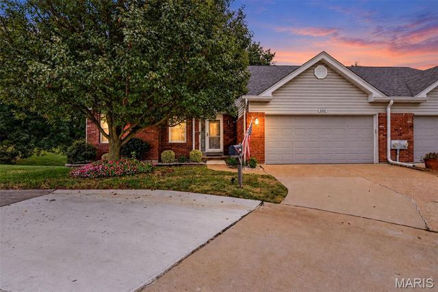 5100 Kennerly Place Drive, St Louis, MO 63128
