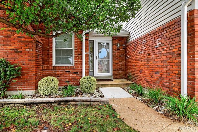 5100 Kennerly Place Drive, St Louis, MO 63128