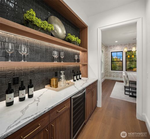 1009 102nd Place SE, Bellevue, WA 98004