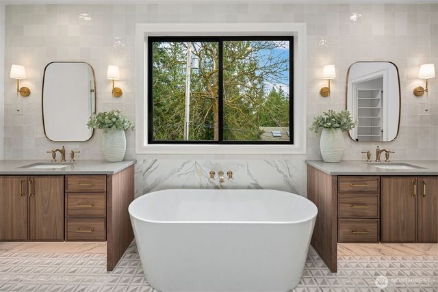 1009 102nd Place SE, Bellevue, WA 98004