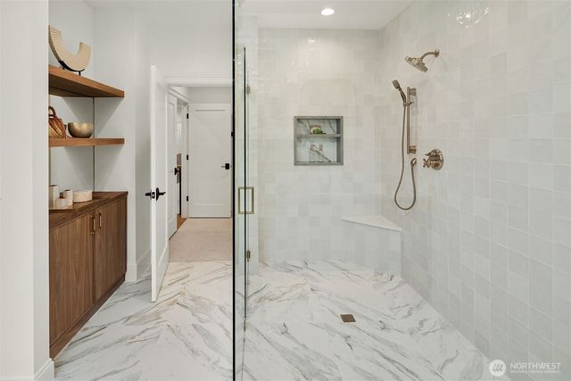 1009 102nd Place SE, Bellevue, WA 98004