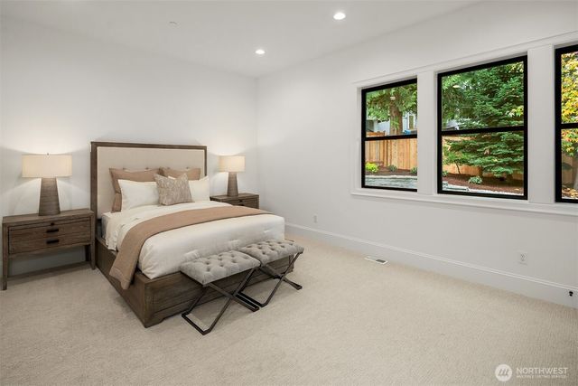 1009 102nd Place SE, Bellevue, WA 98004