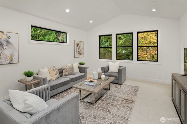 1009 102nd Place SE, Bellevue, WA 98004