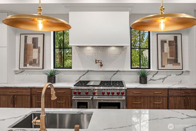 1009 102nd Place SE, Bellevue, WA 98004