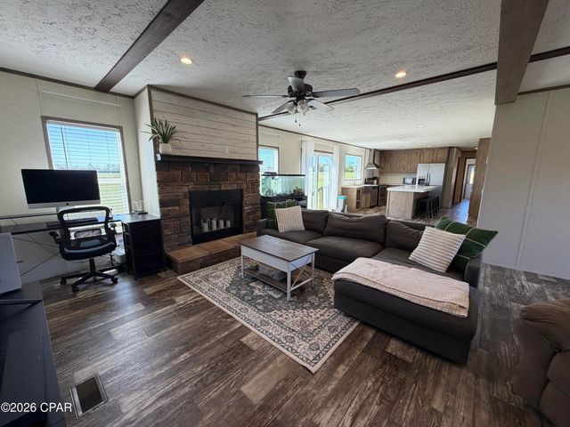 6435 Butler Road, Grand Ridge, FL 32442