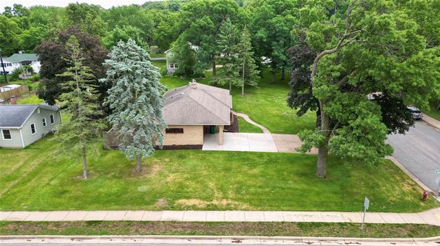 1602 South Street, Eau Claire, WI 54701