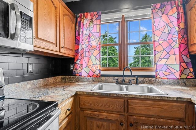2660 N Borcherding Road, Madison, IN 47250