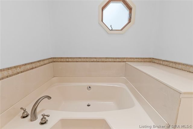 2660 N Borcherding Road, Madison, IN 47250