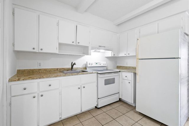 8401 SE Sunset Street, Hobe Sound, FL 33455