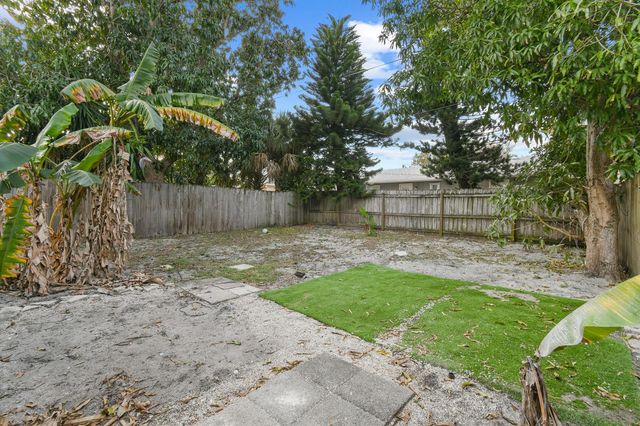 8401 SE Sunset Street, Hobe Sound, FL 33455