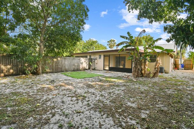 8401 SE Sunset Street, Hobe Sound, FL 33455