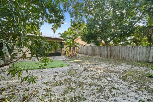 8401 SE Sunset Street, Hobe Sound, FL 33455