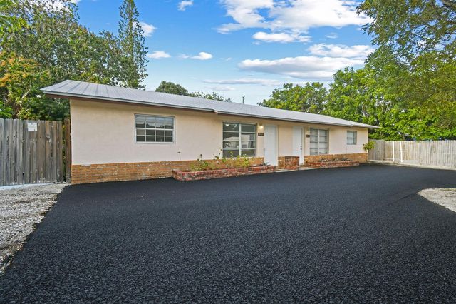8401 SE Sunset Street, Hobe Sound, FL 33455