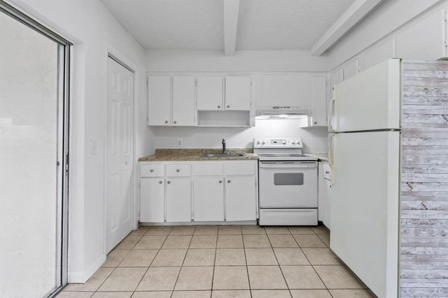 8401 SE Sunset Street, Hobe Sound, FL 33455