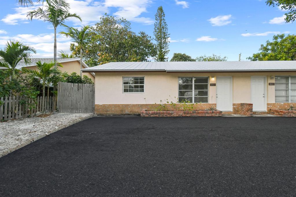 8401 SE Sunset Street, Hobe Sound, FL 33455