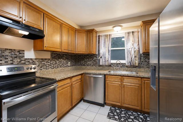 17584 Roxbury Avenue, Southfield, MI 48075