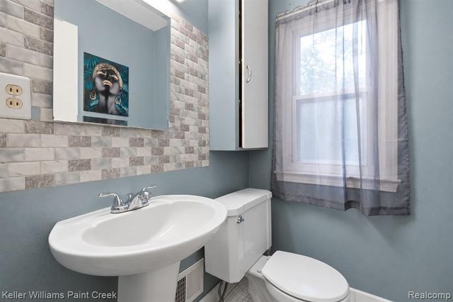 17584 Roxbury Avenue, Southfield, MI 48075