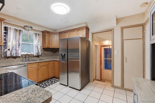17584 Roxbury Avenue, Southfield, MI 48075
