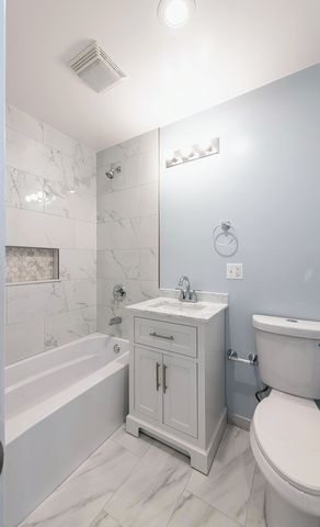 1020 W Ainslie Street 3, Chicago, IL 60640