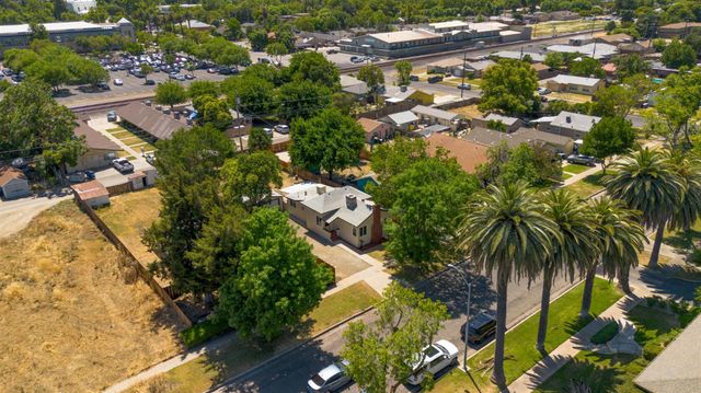 632 W 25th St, Merced, CA 95340