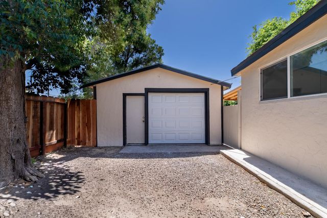 632 W 25th St, Merced, CA 95340