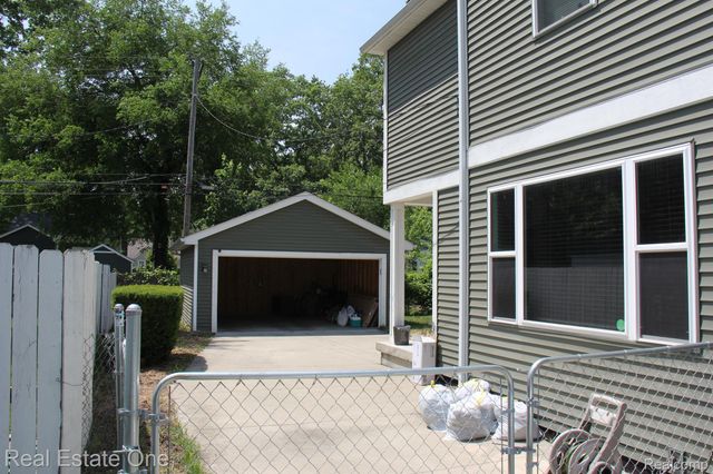 1500 MCLEAN Avenue, Royal Oak, MI 48067