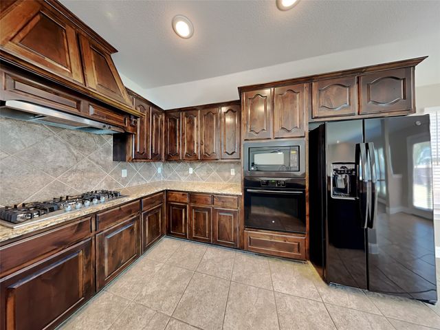 496 Oak Hills Lane, Fate, TX 75189