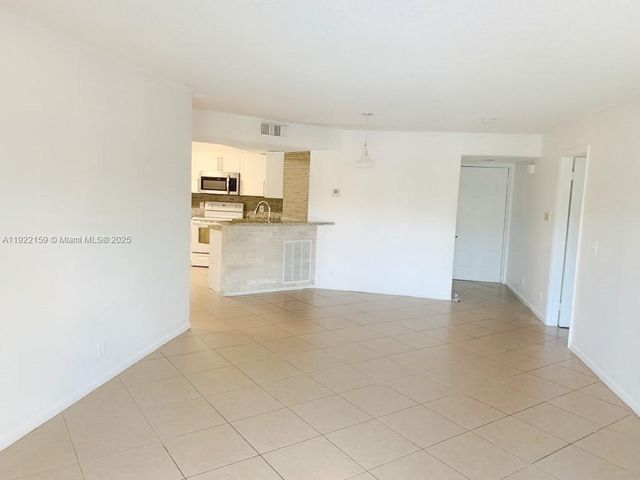 8851 Wiles Rd 204, Coral Springs, FL 33067