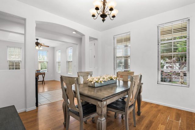 323 Nutcrest Ct, Oakdale, CA 95361