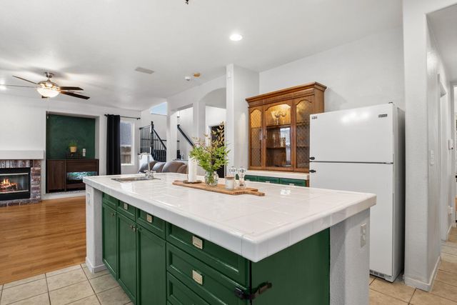 323 Nutcrest Ct, Oakdale, CA 95361
