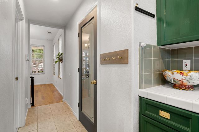 323 Nutcrest Ct, Oakdale, CA 95361