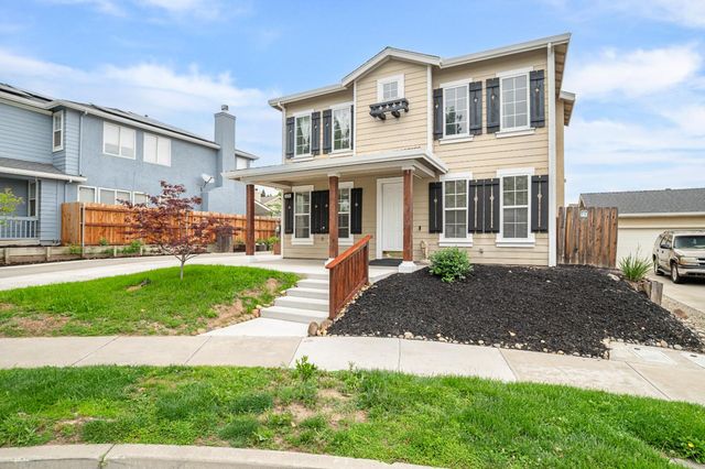 323 Nutcrest Ct, Oakdale, CA 95361