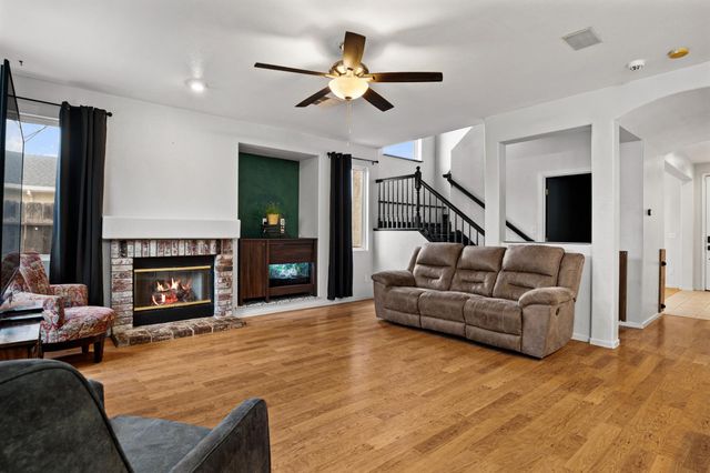 323 Nutcrest Ct, Oakdale, CA 95361