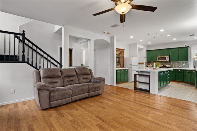 323 Nutcrest Ct, Oakdale, CA 95361