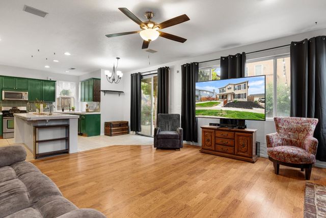 323 Nutcrest Ct, Oakdale, CA 95361