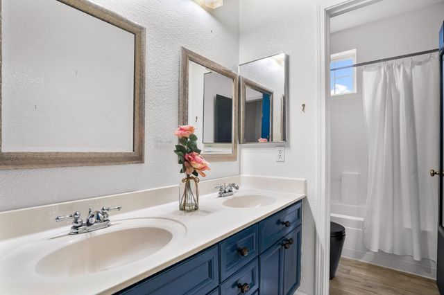 323 Nutcrest Ct, Oakdale, CA 95361