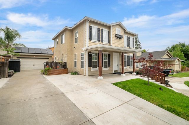 323 Nutcrest Ct, Oakdale, CA 95361