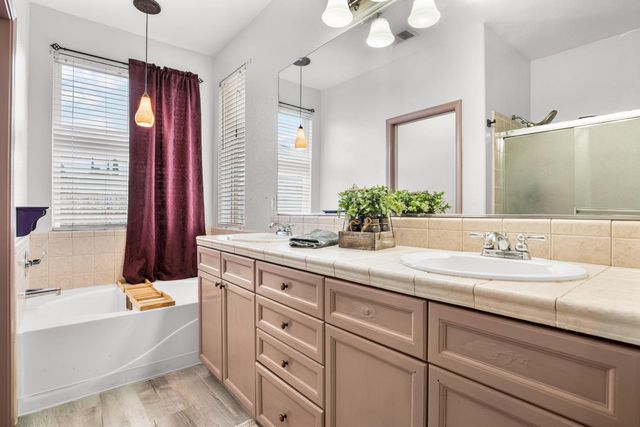 323 Nutcrest Ct, Oakdale, CA 95361