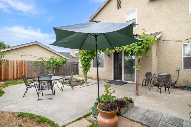323 Nutcrest Ct, Oakdale, CA 95361