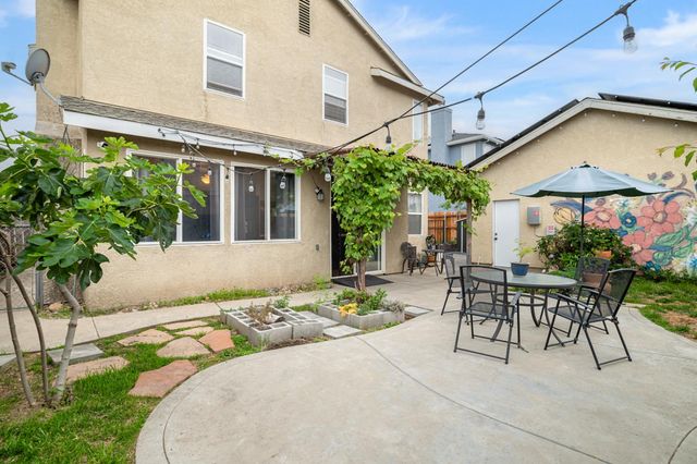 323 Nutcrest Ct, Oakdale, CA 95361